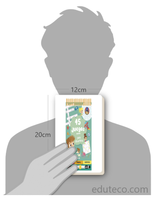 Comparación del tamaño de el libro 45 Juegos para divertirse respecto a una persona. Este mide 12 centímetros de ancho por 20 centímetros de alto