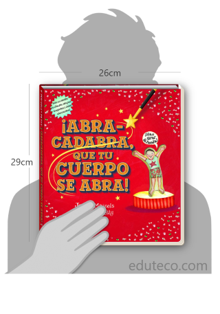 Comparación del tamaño de el libro Abracadabra que tu cuerpo se abra respecto a una persona. Este mide 26 centímetros de ancho por 29 centímetros de alto