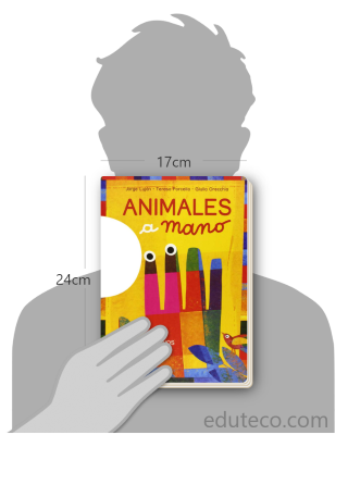Comparación del tamaño de el libro Animales a mano respecto a una persona. Este mide 17 centímetros de ancho por 24 centímetros de alto