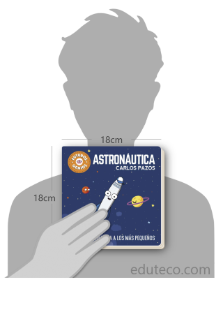 Comparación del tamaño de el libro Astronáutica respecto a una persona. Este mide 18 centímetros de ancho por 18 centímetros de alto
