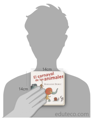Comparación del tamaño de el libro El carnaval de los animales respecto a una persona. Este mide 14 centímetros de ancho por 14 centímetros de alto