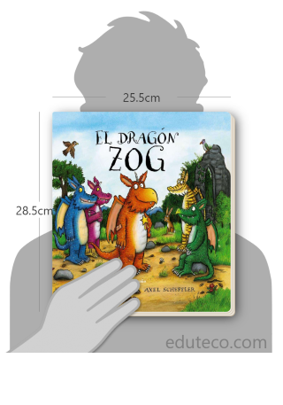Comparación del tamaño de el libro El dragón Zog respecto a una persona. Este mide 25.5 centímetros de ancho por 28.5 centímetros de alto