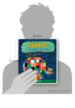 Comparación del tamaño de el libro Elmer y el osito perdido respecto a una persona. Este mide 20.5 centímetros de ancho por 23.5 centímetros de alto