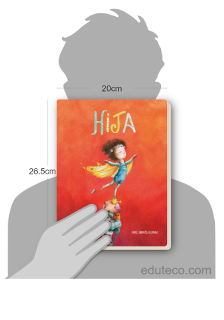 Comparación del tamaño de el libro Hija: Amor de familia respecto a una persona. Este mide 20 centímetros de ancho por 26.5 centímetros de alto