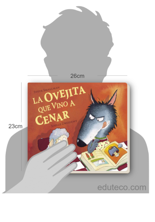 Comparación del tamaño de el libro La ovejita que vino a cenar respecto a una persona. Este mide 26 centímetros de ancho por 23 centímetros de alto