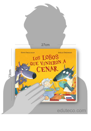 Comparación del tamaño de el libro Los lobos que vinieron a cenar respecto a una persona. Este mide 27 centímetros de ancho por 23 centímetros de alto