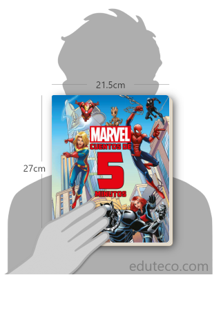 Comparación del tamaño de el libro Marvel : Cuentos de 5 minutos respecto a una persona. Este mide 21.5 centímetros de ancho por 27 centímetros de alto