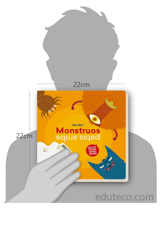 Comparación del tamaño de el libro Monstruos patas arriba respecto a una persona. Este mide 22 centímetros de ancho por 22 centímetros de alto