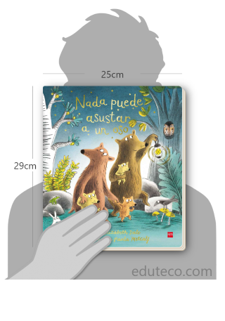 Comparación del tamaño de el libro Nada puede asustar a un oso respecto a una persona. Este mide 25 centímetros de ancho por 29 centímetros de alto