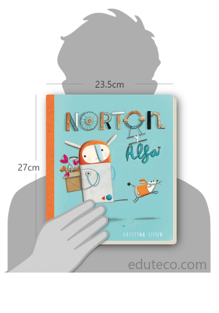 Comparación del tamaño de el libro Norton y Alfa respecto a una persona. Este mide 23.5 centímetros de ancho por 27 centímetros de alto