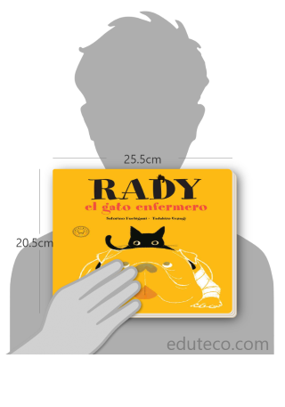 Comparación del tamaño de el libro Rady, el gato enfermero respecto a una persona. Este mide 25.5 centímetros de ancho por 20.5 centímetros de alto