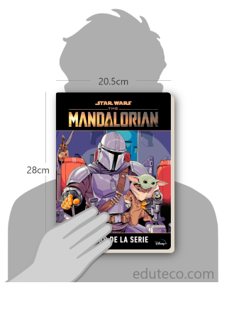 Comparación del tamaño de el libro Star Wars : The Mandalorian. El libro de la serie respecto a una persona. Este mide 20.5 centímetros de ancho por 28 centímetros de alto