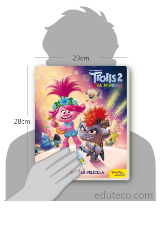 Comparación del tamaño de el libro Trolls 2 : El libro de la película  respecto a una persona. Este mide 23 centímetros de ancho por 28 centímetros de alto