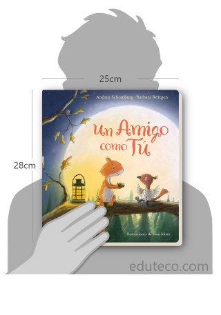 Comparación del tamaño de el libro Un amigo como tú respecto a una persona. Este mide 25 centímetros de ancho por 28 centímetros de alto